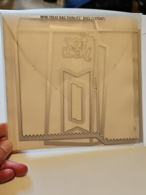 Stampin' Up! Mini Treat Bag Thinlits Dies in Cream and Silver